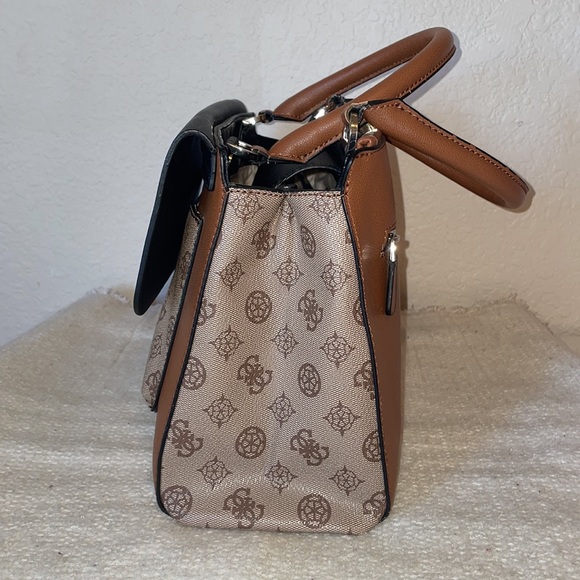 GUESS handbag - Picture 3 of 13